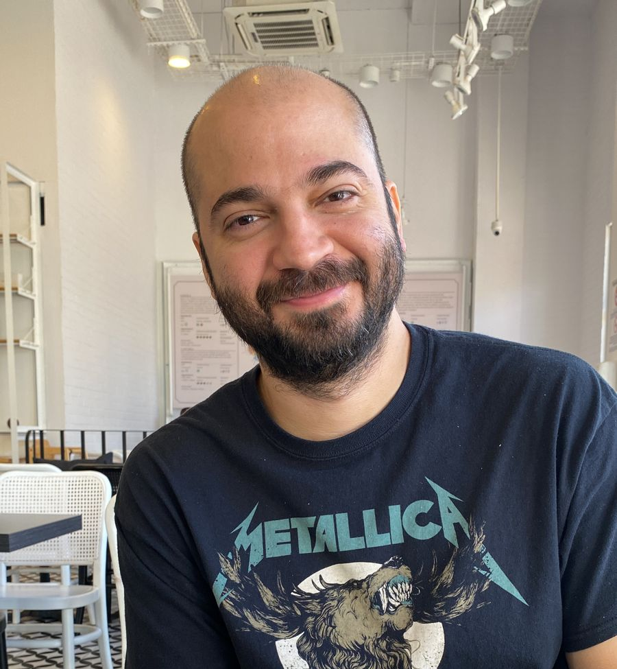 Raul Sandrea headshot